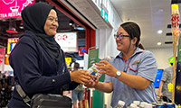 60,000 sets of Iftar snacks and drinks distributed at FairPrice stores islandwide this Ramadan