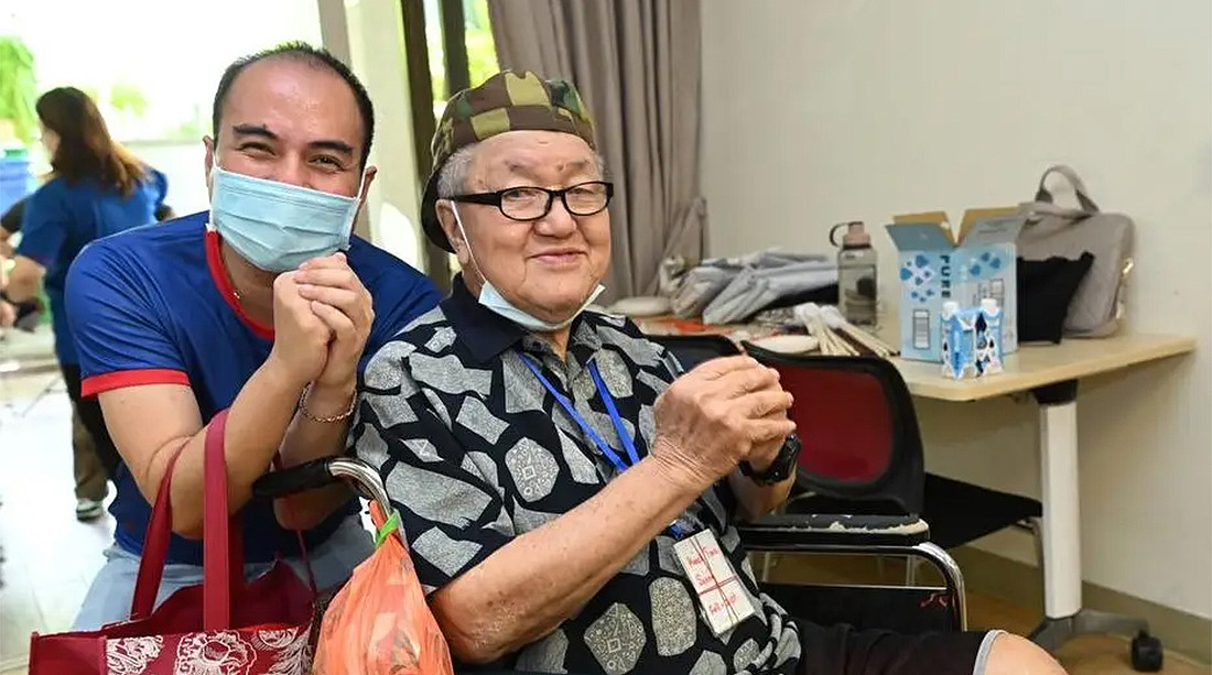 FairPrice Group breathes cheer into Chinese New Year – pledges $80,000 to seniors in need through FairPrice Foundation and scales up celebrations with block parties in the heartlands